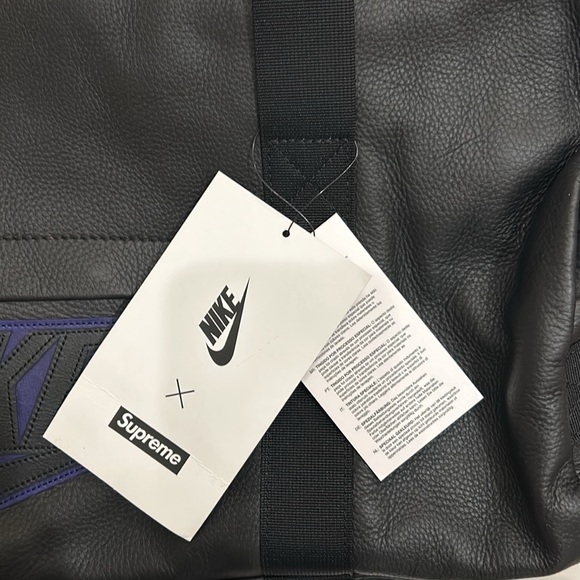 Supreme Nike Leather Duffle Bag (FW19) - New in original packaging - Picture 4 of 7